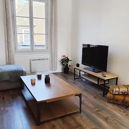 Charming One-bedroom In The Heart Of Prime Location Appartement Senlis (Oise)