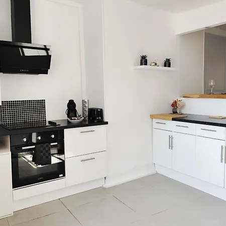 Charming One-bedroom In The Heart Of Prime Location Appartement *