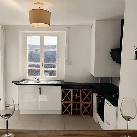 Charming One-bedroom In The Heart Of Prime Location