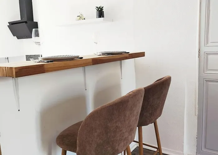 Charming One-bedroom In The Heart Of Prime Location 아파트 *