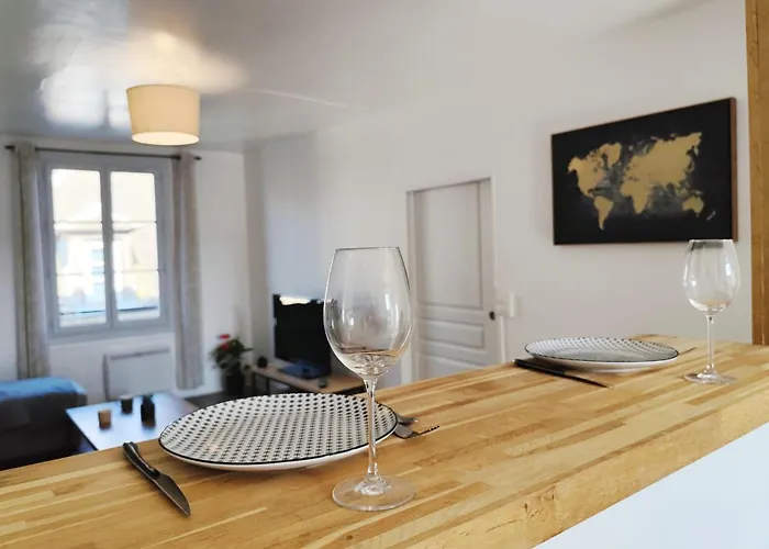 Charming One-bedroom In The Heart Of Prime Location