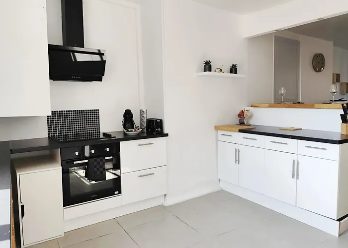 Charming One-bedroom In The Heart Of Prime Location 아파트 *