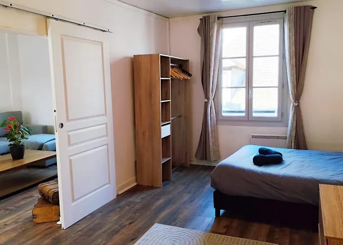 Charming One-bedroom In The Heart Of Prime Location *